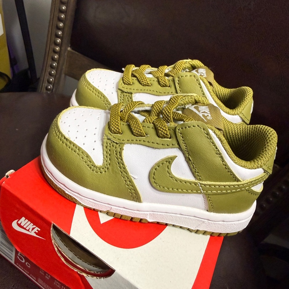 Nike Kids' Green and White Sneakers